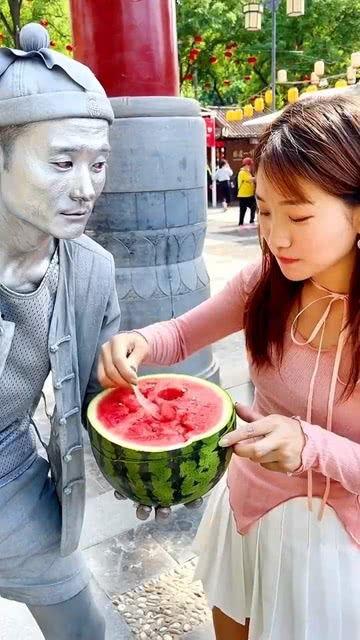 老头吃瓜真甜,为何老头吃瓜真甜？探寻甜蜜背后的奥秘