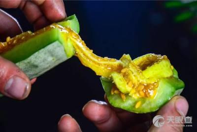 老外吃羊角瓜图片,老外品尝羊角瓜的独特体验