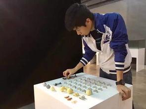 加班吃瓜玩手机,揭秘现代职场人的休闲生活