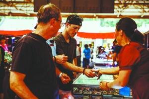 苏州老外吃瓜事件,一场文化碰撞引发的社交热议